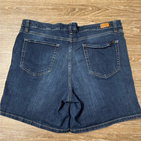 7 for All Mankind Weekend Denim Short Size 16 99% Cotton - Picture 5 of 9